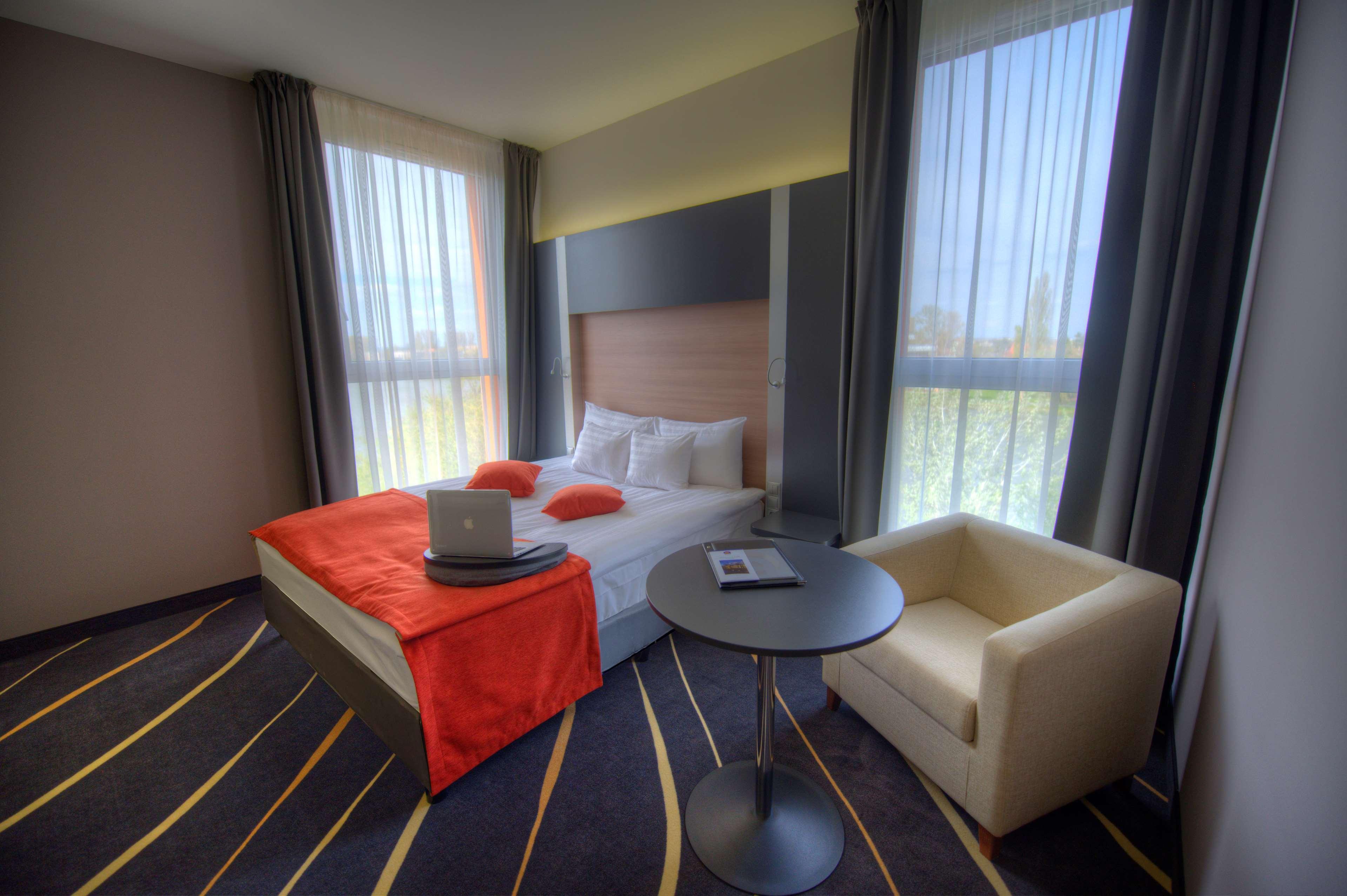 Best Western Plus Lakeside Hotel Szekesfehervar Exterior foto