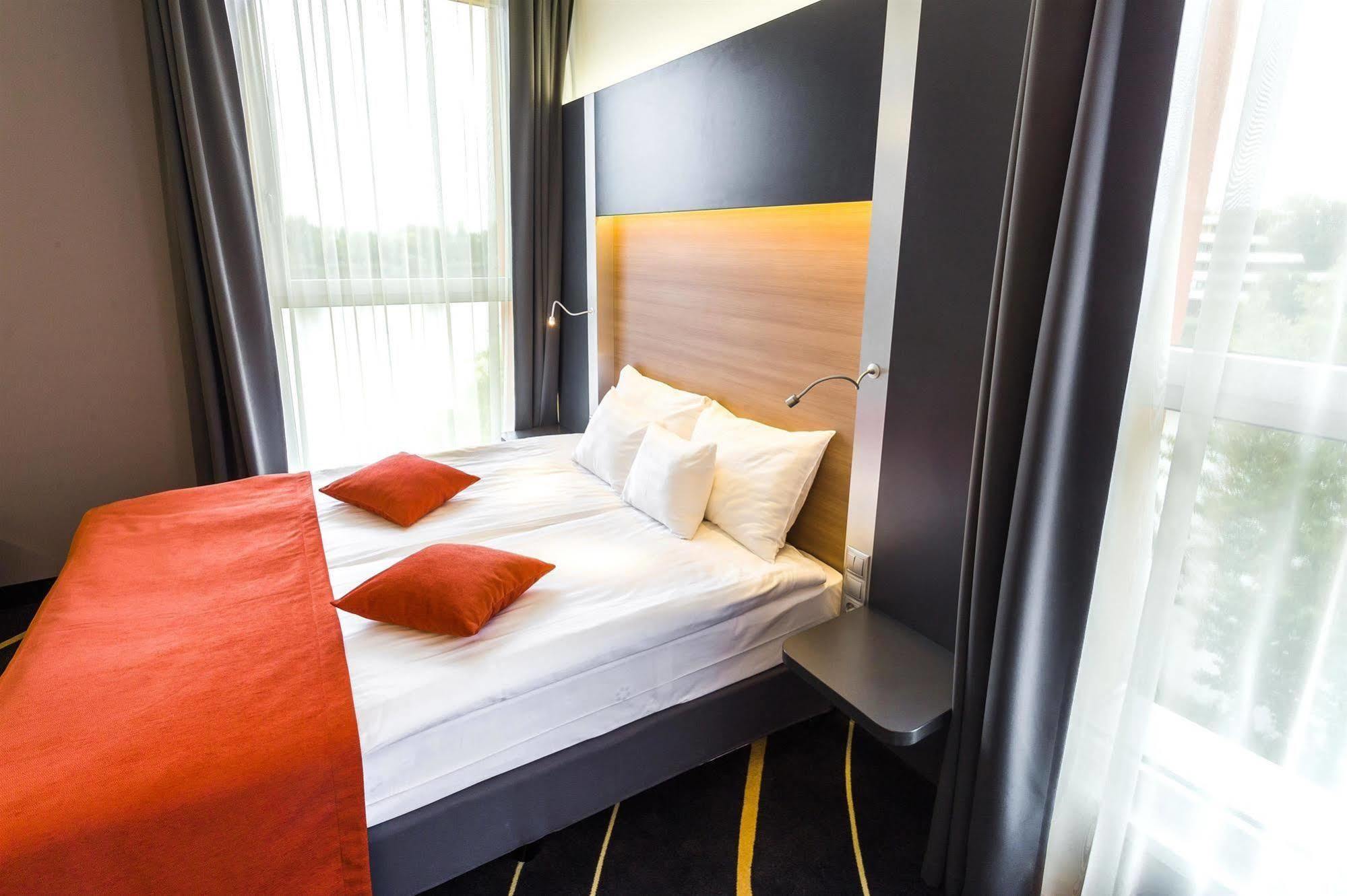 Best Western Plus Lakeside Hotel Szekesfehervar Exterior foto