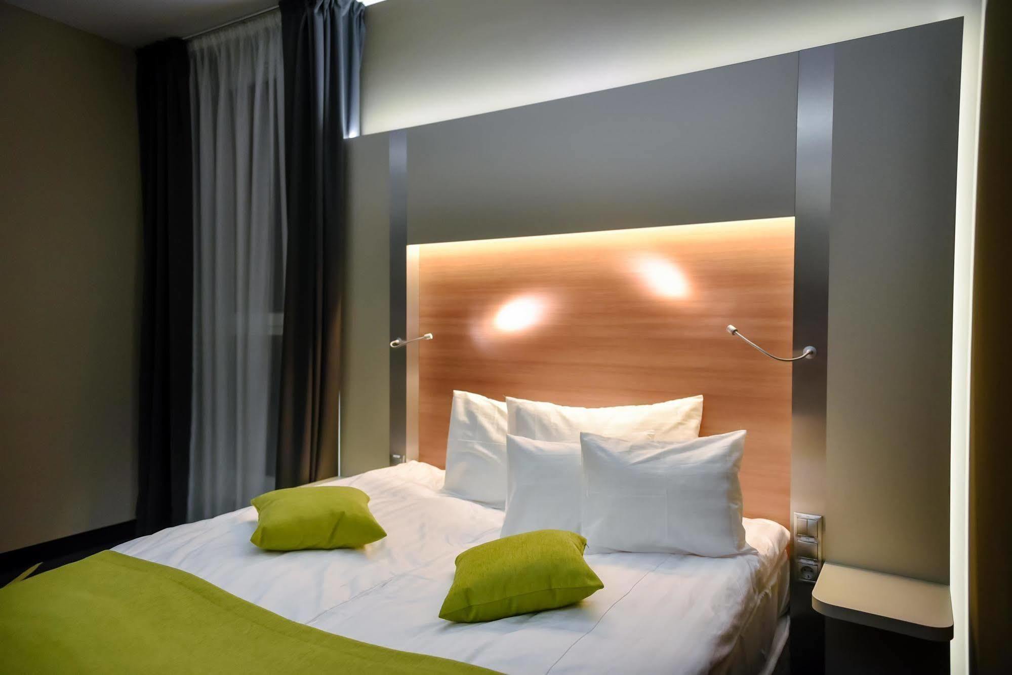 Best Western Plus Lakeside Hotel Szekesfehervar Exterior foto