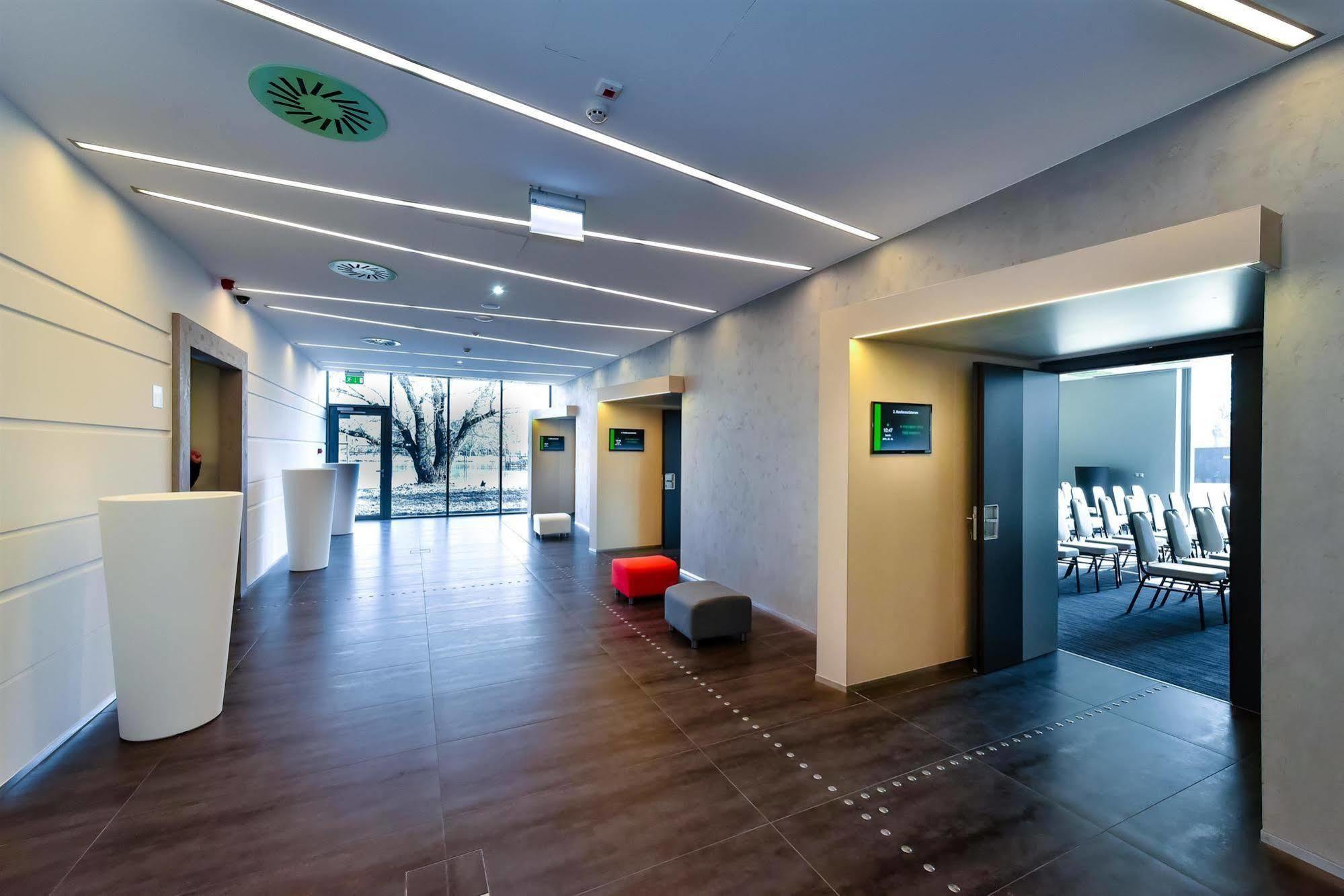 Best Western Plus Lakeside Hotel Szekesfehervar Exterior foto